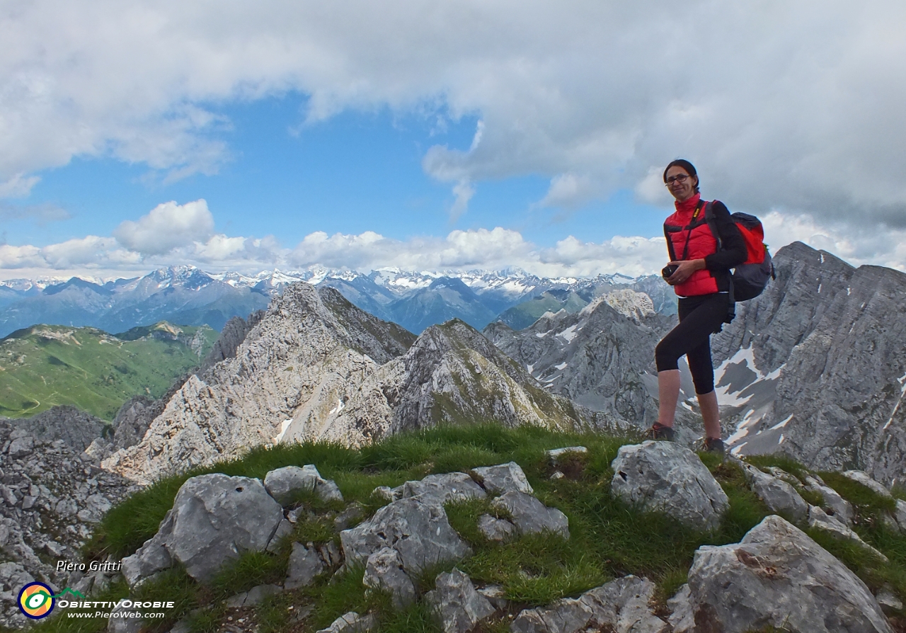 73 sua altezza Ana Maria tra Cioma Mengol, Concarena , sullo sfondo delle Alpi....JPG